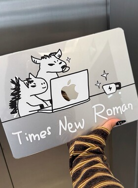 汪三岁原创「牛马磨」适用MacBook苹果笔记本保护壳2025款M4M5pro14寸16寸air13寸M1/M2/M3保护套配件