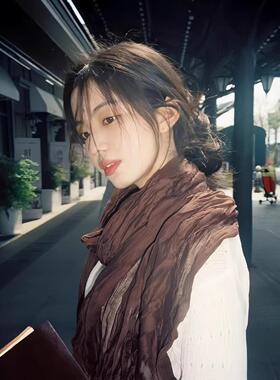 县城文学褶皱棕色复古棉麻围巾女秋薄款文艺亚麻风衣丝巾系脖长条