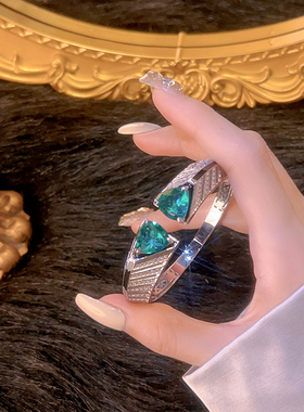 新款重工百搭祖母绿蛇形手镯女开口调节四件套轻奢首饰品镶嵌锆石