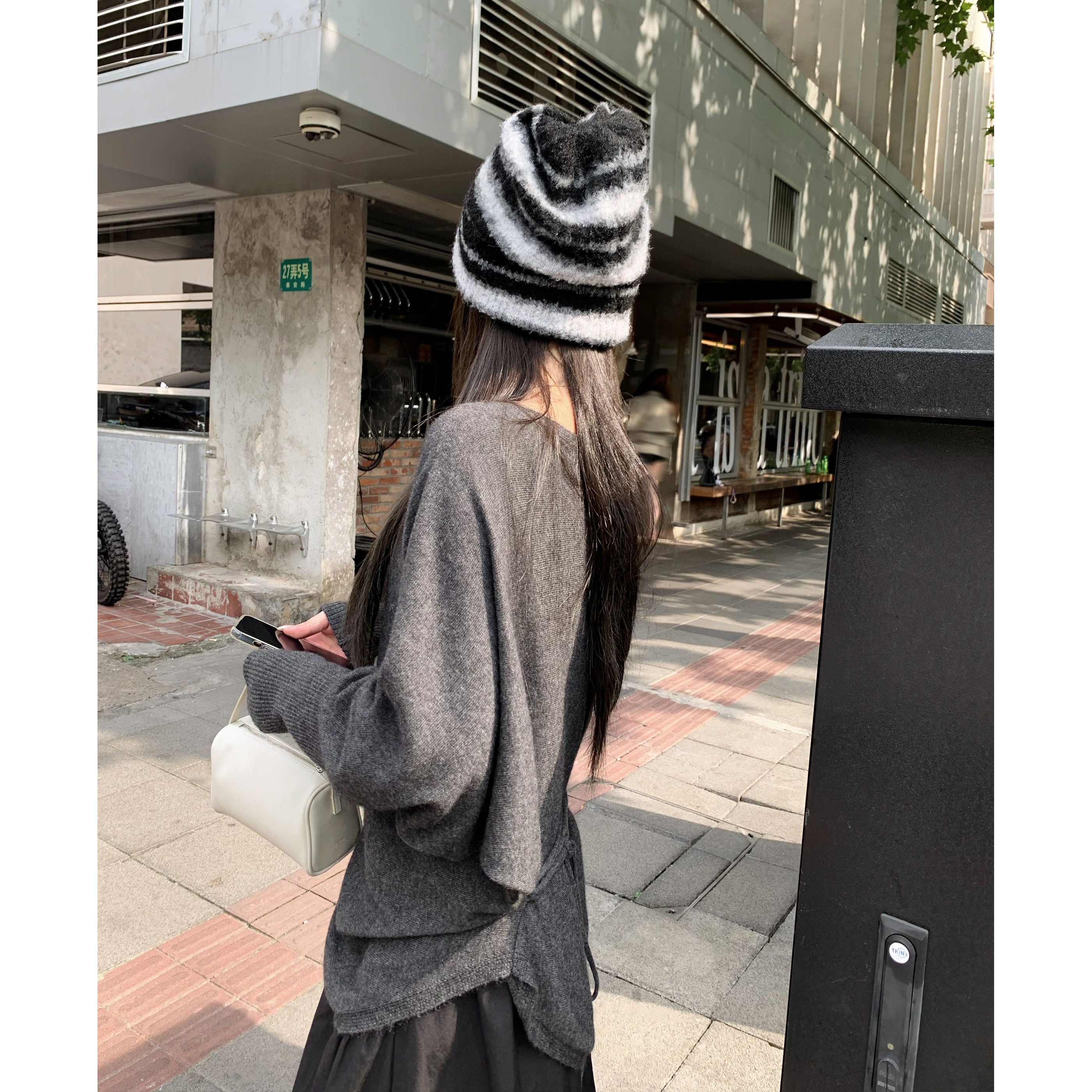 松弛一字领系带收腰显瘦针织衫