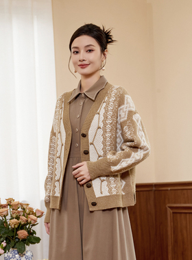 固执新款学院风长袖v领开衫外套提花毛衣女40033MY08543