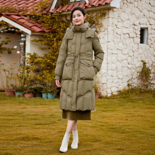 固执新款通勤学院风连帽收腰中长款白鸭绒羽绒服外套女