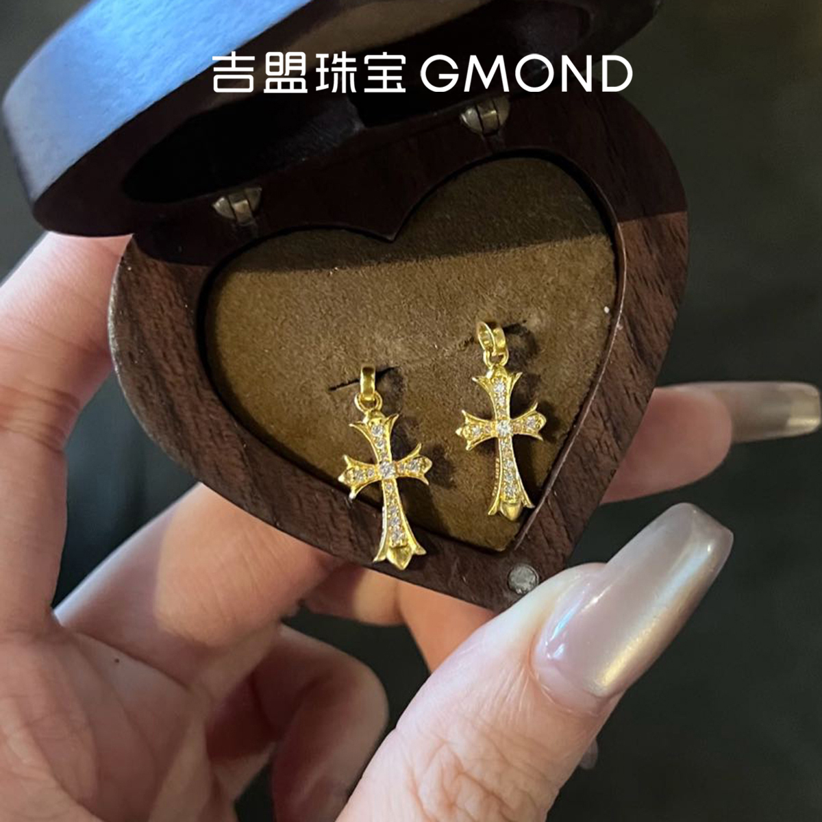 克罗十字架足金点钻古法黄金耳钉