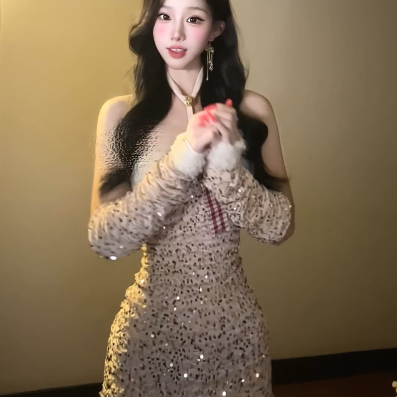 甜辣性感辣妹亮片圣诞毛绒挂脖连衣裙子女秋冬新款收腰包臀短裙子