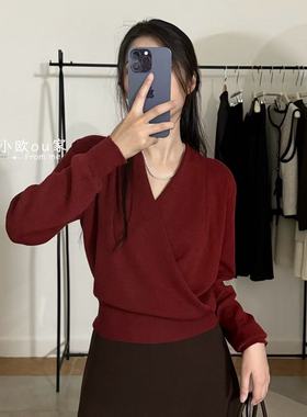 OU慵懒风V领交叉设计感长袖毛针织衫女秋季新款别致上衣