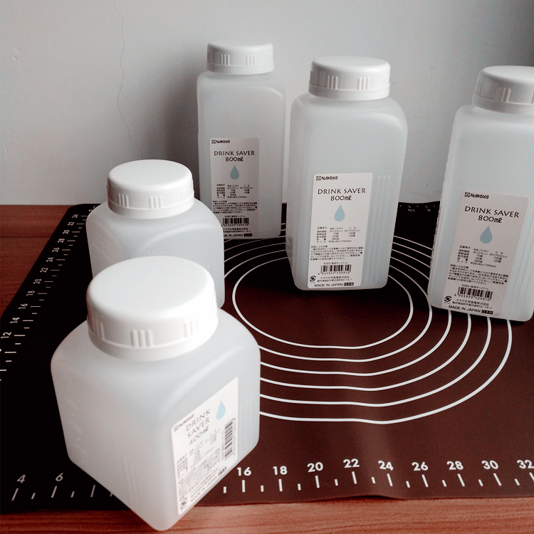 Z【大可叔叔】日本进口塑料水壶白色液体密封罐 液体容器