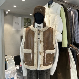 韩国代购 直播OWN设计师小众羊羔毛牛角扣男女PU皮毛一体马甲外套