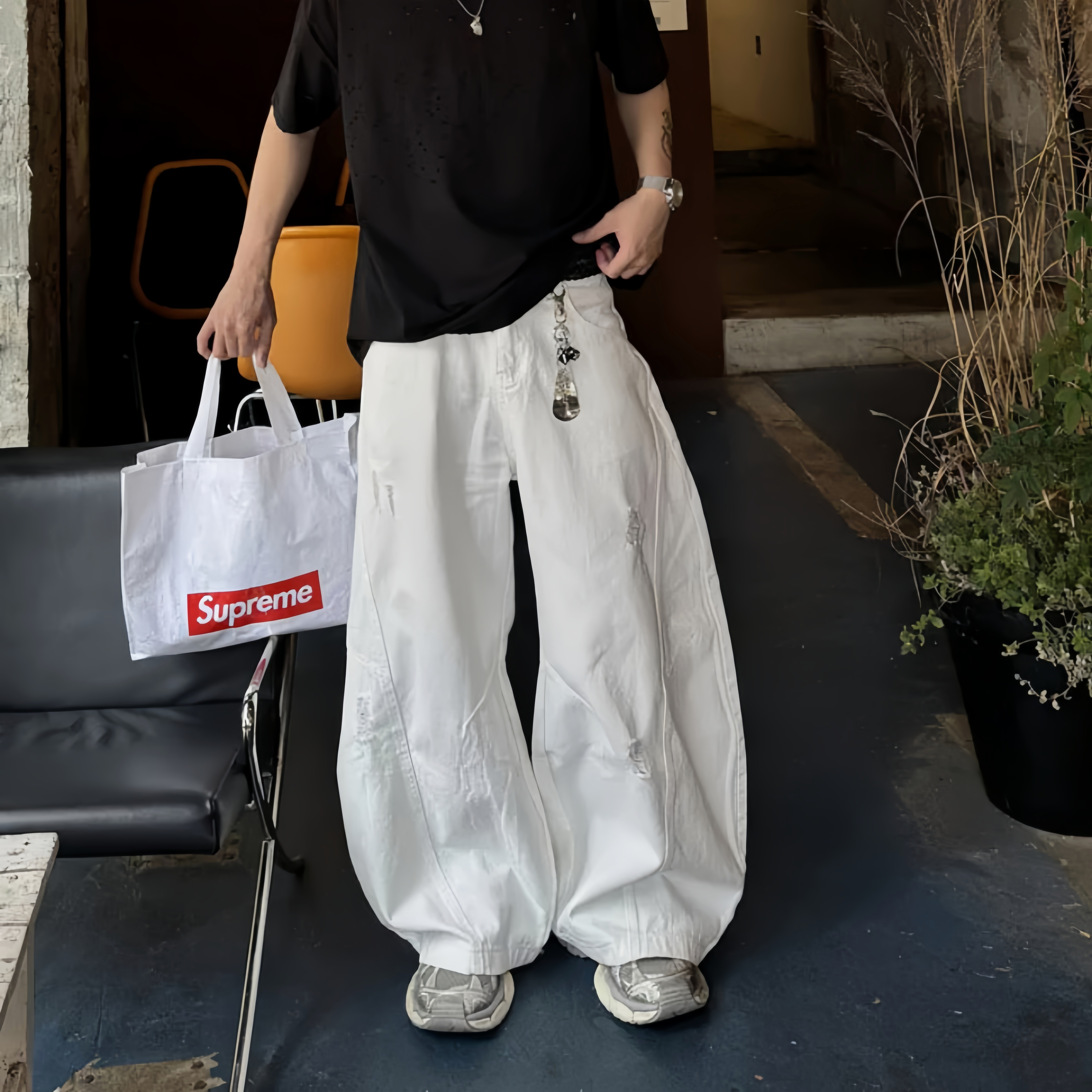 韩国男装抓痕破洞弧形阔腿牛仔裤