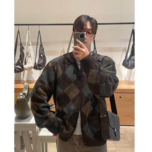 韩国男装马海毛拼色菱格纹开衫