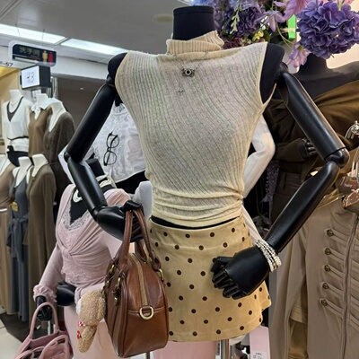 涤纶套头高领针织背心女