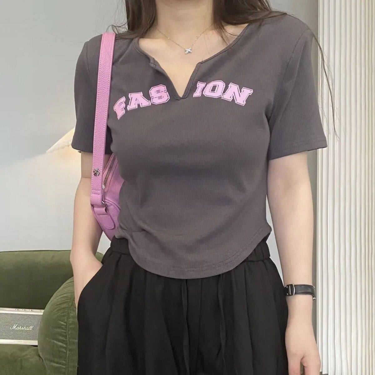 v领纯欲辣妹短袖t恤女短款2026夏季新款设计感小众修身显瘦上衣潮