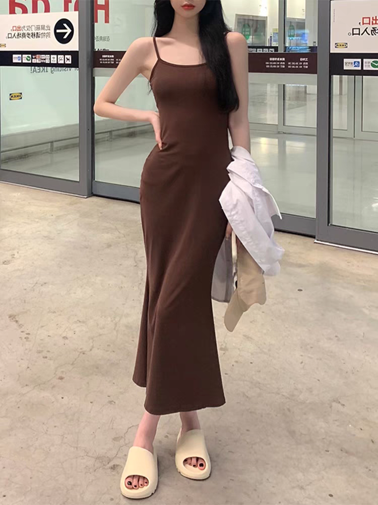 辣妹鱼尾黑色吊带连衣裙女春季2024年新款性感紧身显瘦包臀长裙子