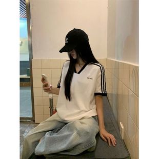 2025年夏季 女 简约宽松显瘦休闲百搭上衣学生撞色V领条纹短袖 T恤衫