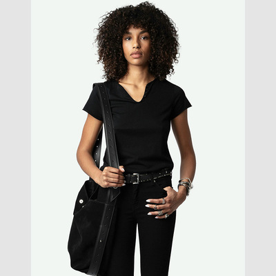 ZV背后字母植绒印花U型领黑色T恤