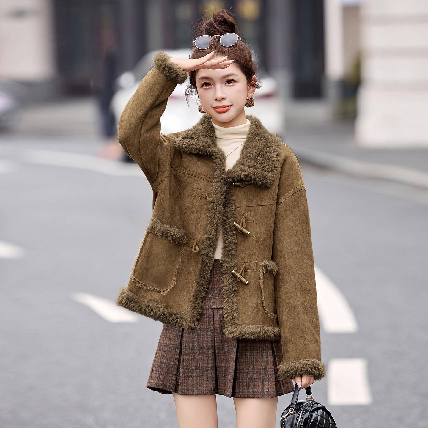 羊羔毛皮毛一ZYING897体外套女短款202秋冬新款5牛角加扣个子绒保