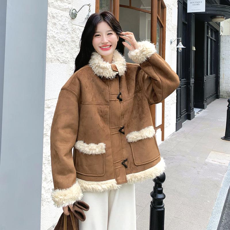 咖啡色牛角毛2B149-59扣皮一体羊羔毛加厚绒外套女秋冬季韩仿系小