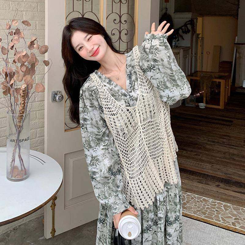茶歇法式碎花衣早裙装女秋新款设计连感镂空马甲气质套长裙两ZR2D