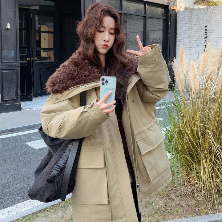 卡收D039-L58其抽绳腰大毛领派克羽绒服女工2色025冬装风中长款白