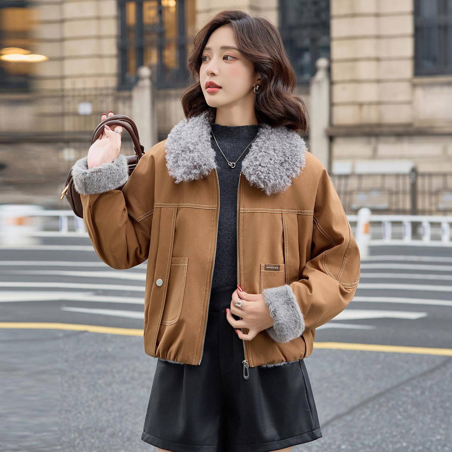 派翻克服2冬025秋季女新款小个子羊羔毛领时尚保暖加绒外套LLU910