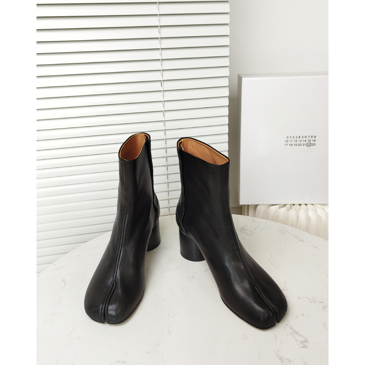 thumbnail for 2025 New British Vintage Block High Heeled Pig's Trotter Boots, Sheepskin, Genuine Leather, Soft Leather, Tabi Women's Boots, Toe Shoes