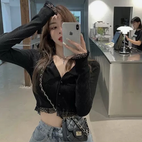 心机小衫女长袖v领设计感小众短款蕾丝上衣纯欲风性感辣妹露脐t恤