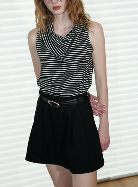 UNNNSAD 黑色双褶半身裙女2025新款春休闲防走光A字通勤休闲短裙