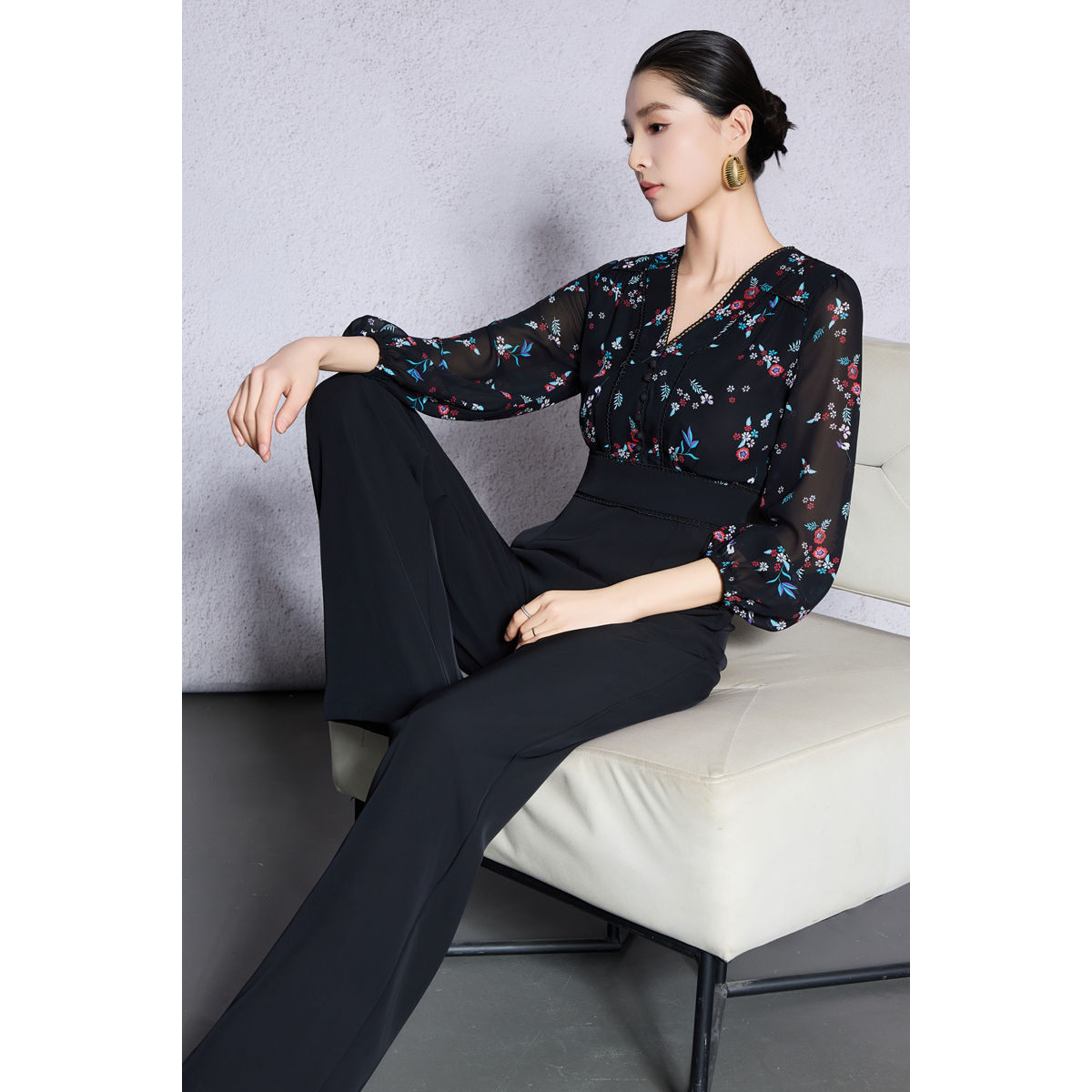 V领长袖雪纺碎花气质女神范连体裤女显瘦法式连身裤连体衣阔腿裤