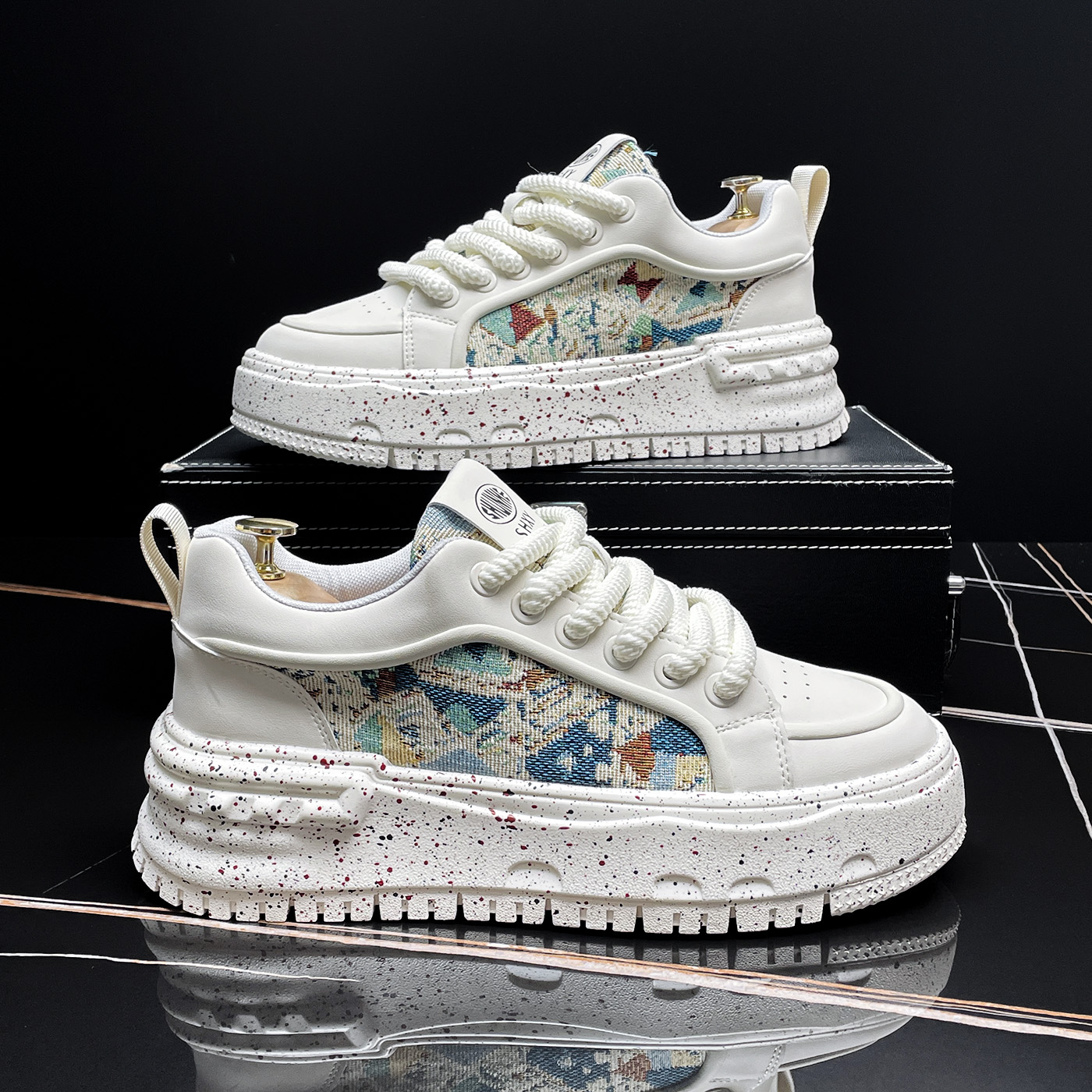 时尚拼色刺绣男士休闲鞋