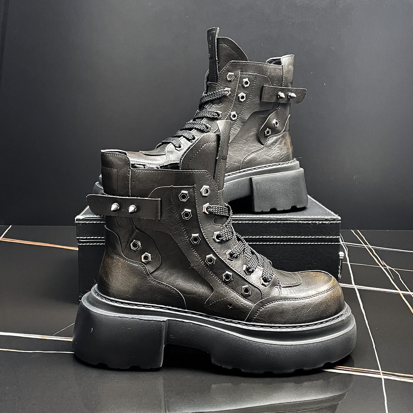 厚底马丁靴男朋克风铆钉靴子