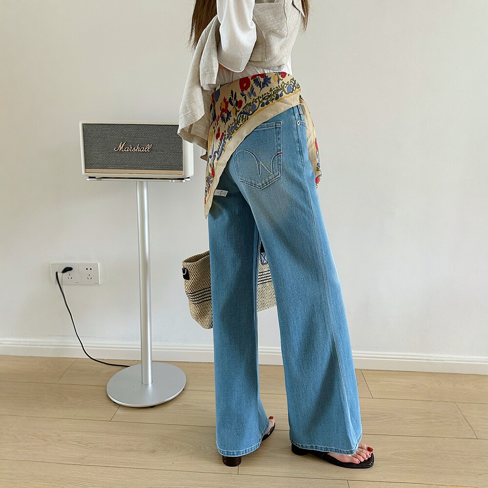 BEKISS贝斯77985直筒微喇牛仔裤女春款喇叭裤高腰丝巾阔腿拖地裤