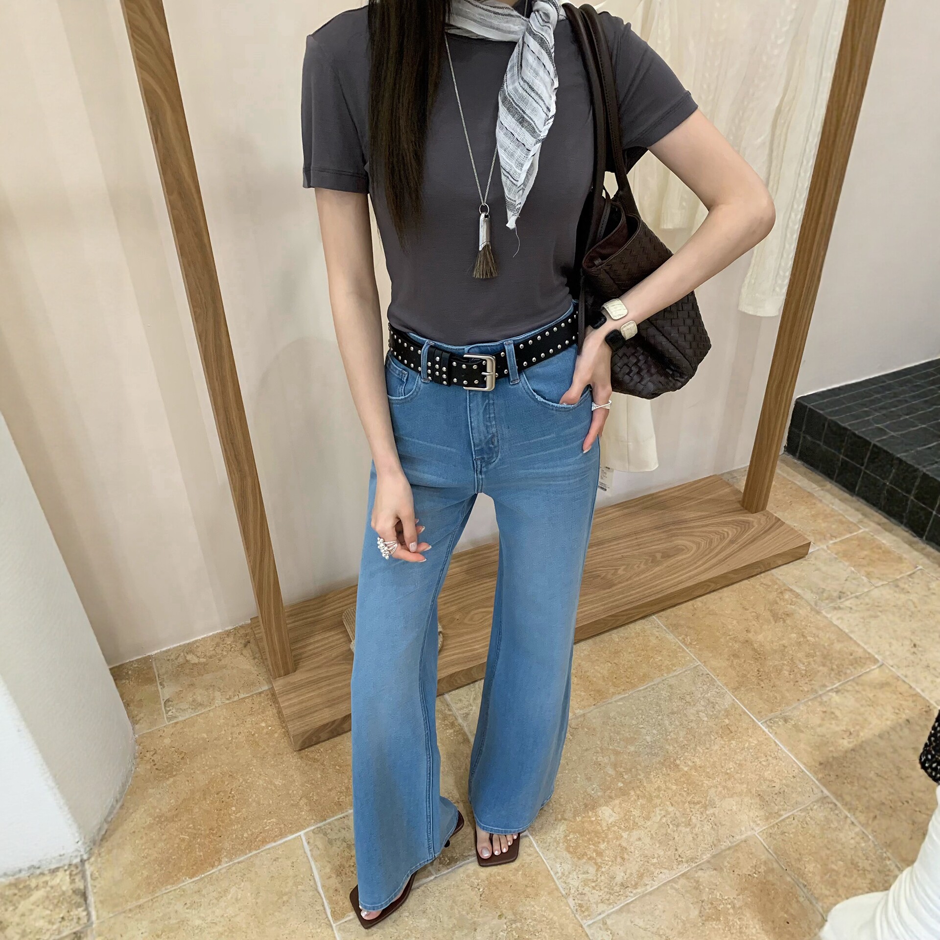 BEKISS贝斯79117直筒微喇牛仔裤女春款蓝色喇叭裤高腰显瘦拖地裤