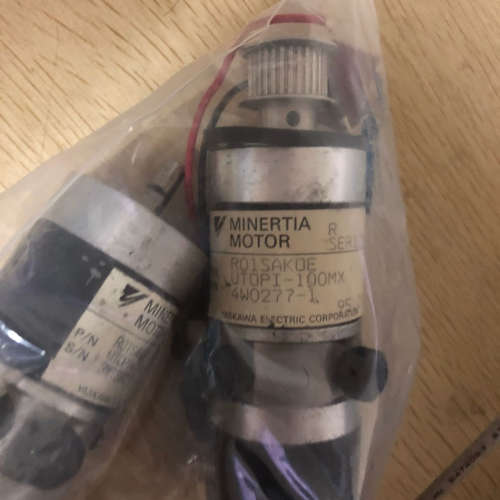 YASKAWA/Minertia MOTOR R01SAK0E UTOP1-100MX