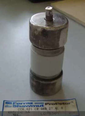 Ferraz保险CC6，621 CP GRB 27.60 6.3/8A 660Vdc L076302/076301