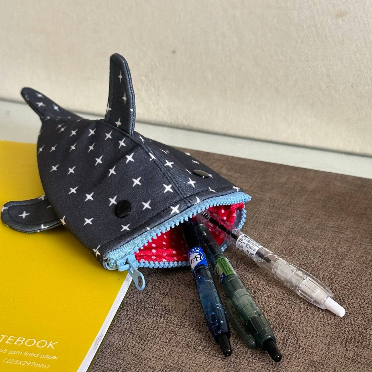 小鲨鱼玩偶笔袋ins风呆萌卡通创意大容量学生文具用品收纳袋,文具电教/文化用品/商务用品,笔袋,淘宝优惠券,粉丝福利购,淘宝优惠卷