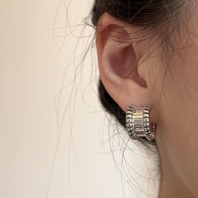 BV时尚港风独特个性弹簧镂空旋转造型耳钉欧美潮流简约银针耳环女