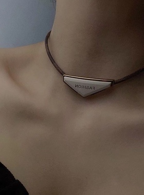 欧美黑色三角形字母吊坠粗链条项链脖颈链时尚ins冷淡风潮颈链