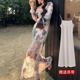 26夏深V斜裁款连衣裙波西米亚风长袖修身印花连衣裙女两件套长裙