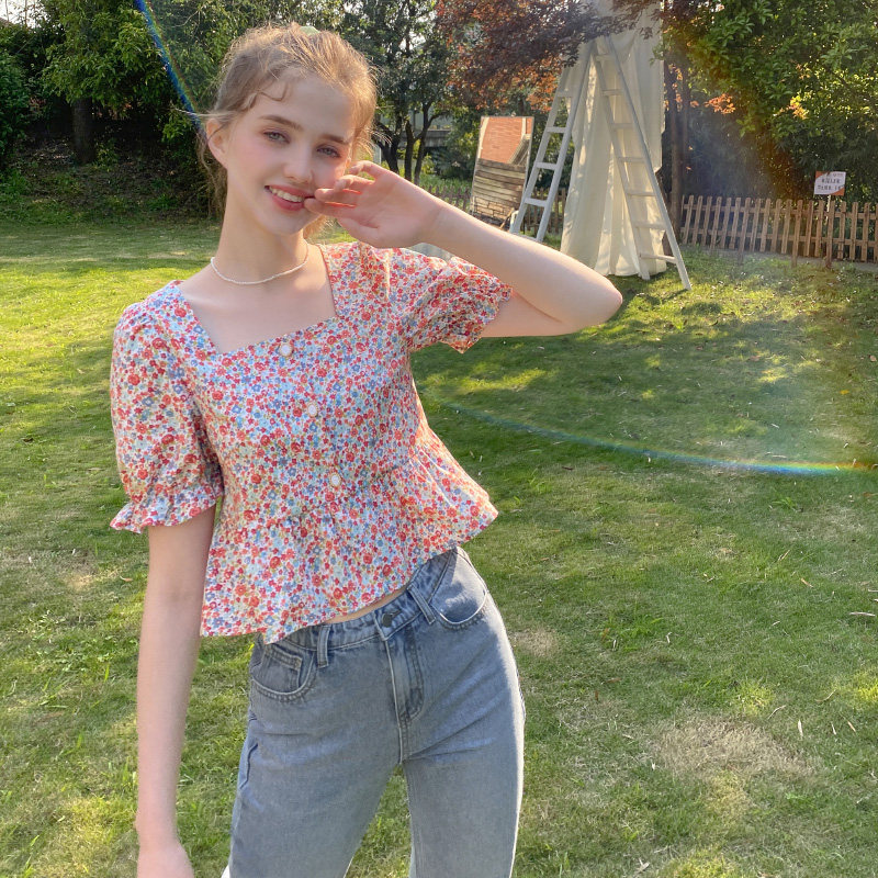 毛菇小象方领泡泡袖上衣2020新法式露锁骨心机小众设计感显瘦衬衫