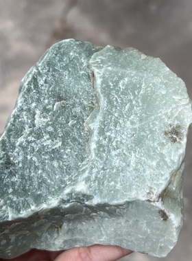 新疆和田玉白玉带翠随型原石边角料摆件毛料玉石料镇尺包邮318克