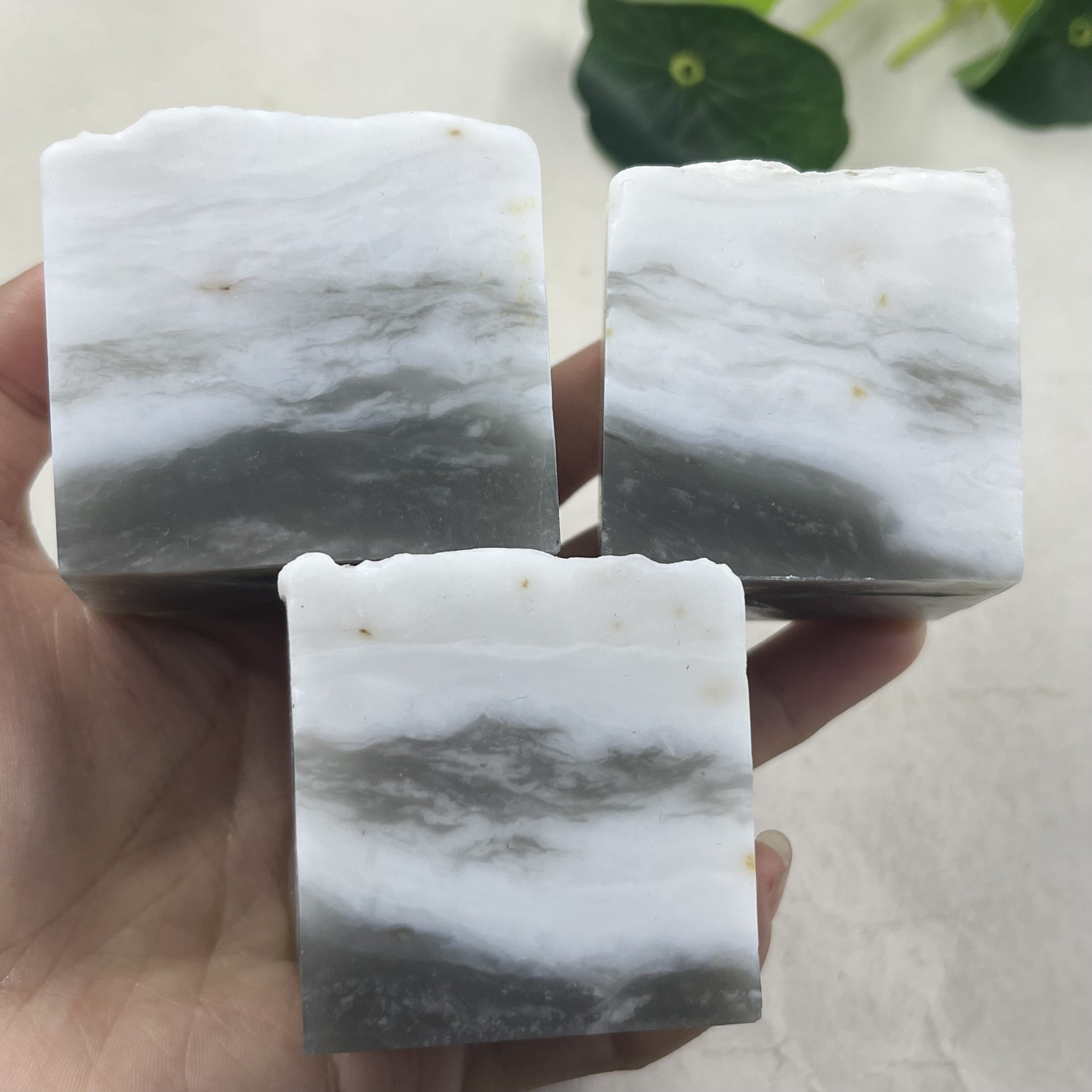 3件价新疆和田玉烟灰黑白意境四方料一级白边角料玉石料把件包邮