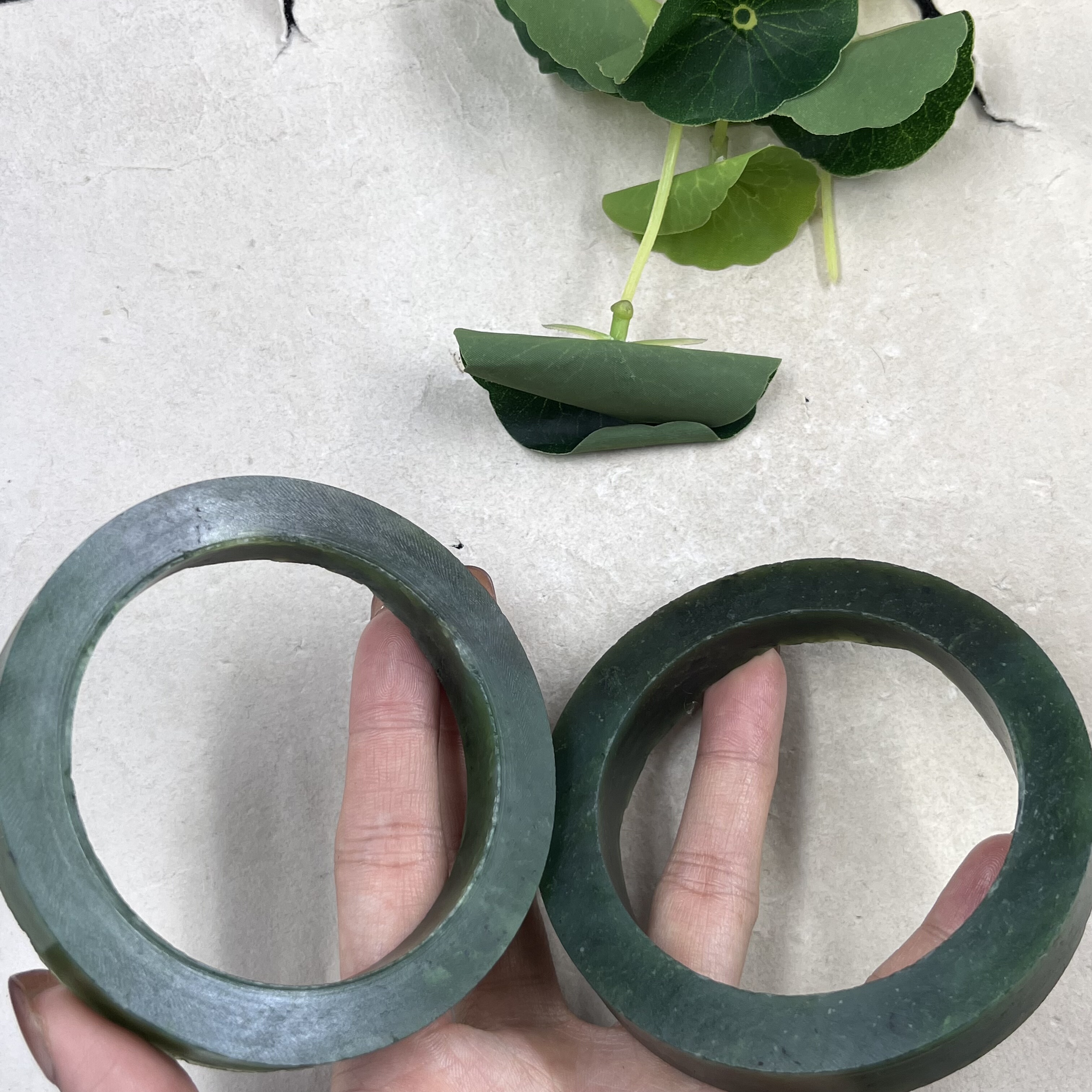 2件价新疆和田玉碧玉菠菜绿手镯边角料圆圈鱼缸造景摆件标本包邮t