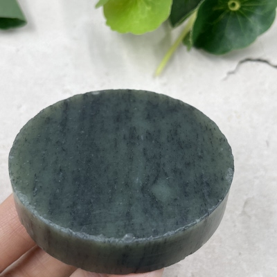 新疆和田玉青花籽手镯芯牌子边角料圆 牌下脚料玉石料包邮108克t