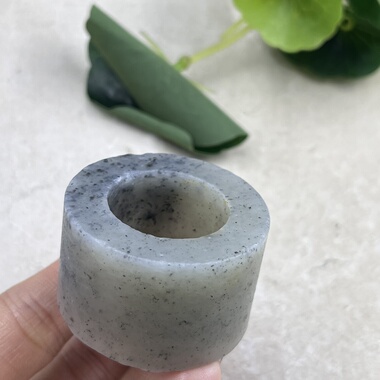 新疆和田玉点墨青花籽扳指边角料圈口22戒指圆圈玉石料邮48克t