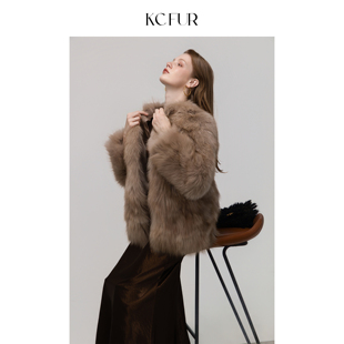 KC皮草丨冬日风光新品发售  年轻款时尚v领狐狸毛外套女