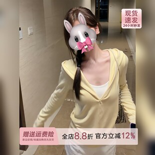 巨好看鹅黄色拉链连帽v领长袖t恤女秋季2026新款修身帽衫外套上衣