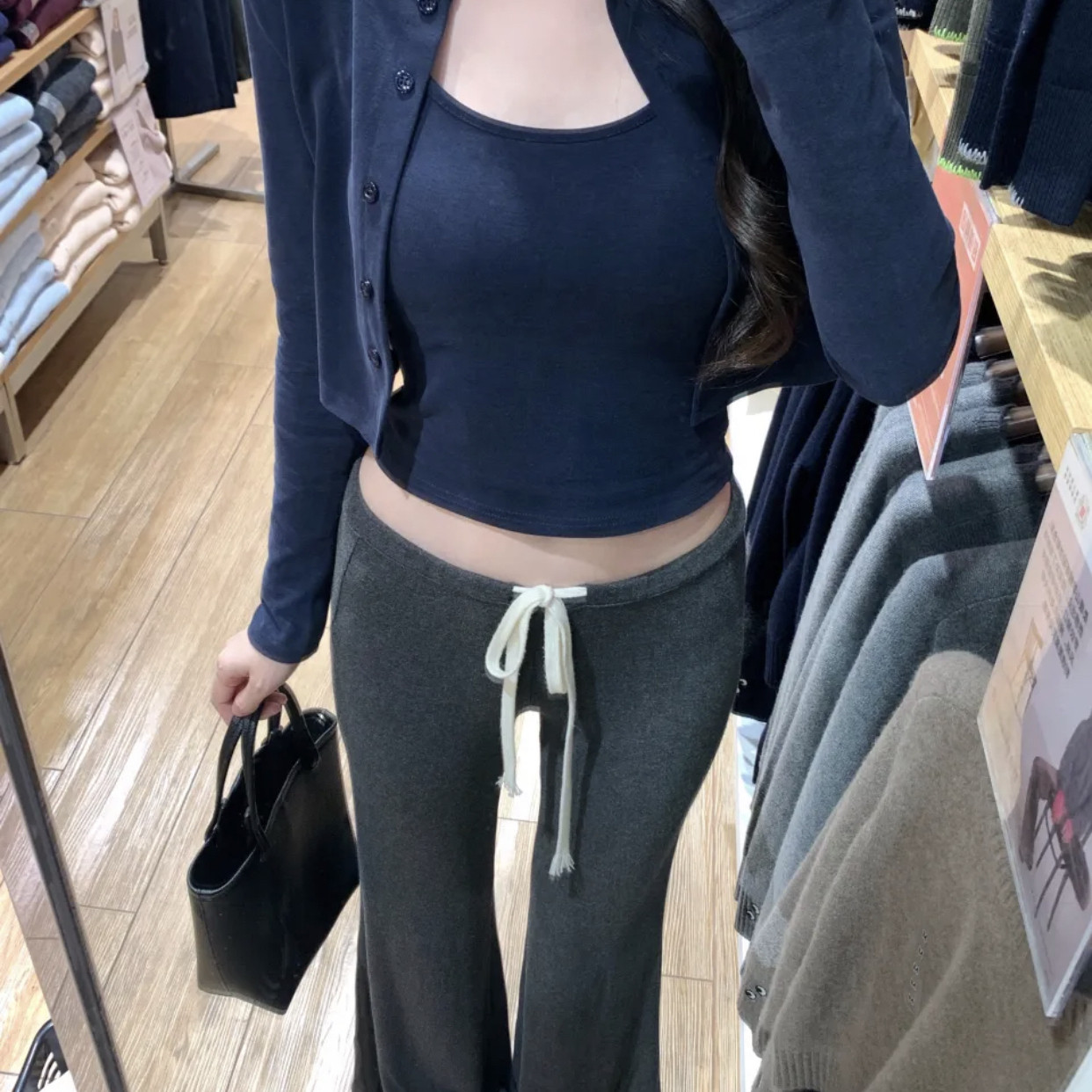 藏青色高级感吊带背心搭配开衫外套ins韩系通勤百搭上衣两件套女图片