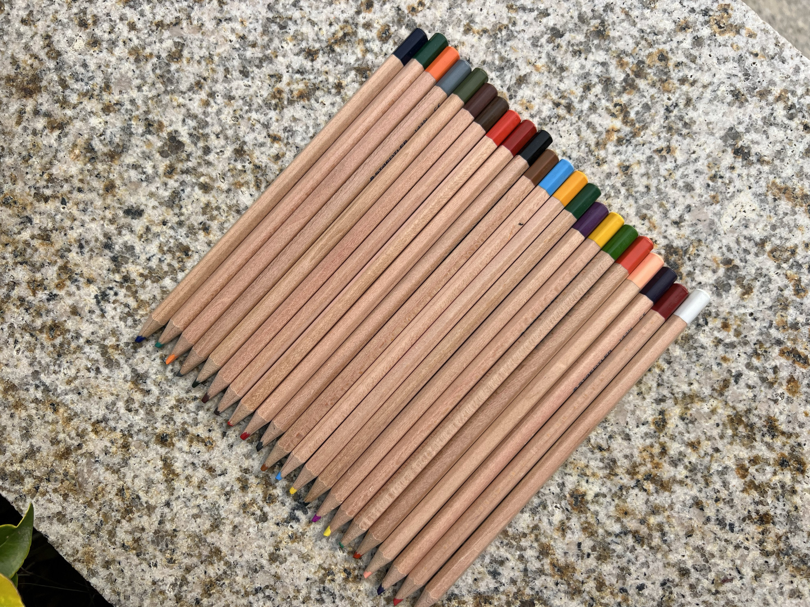 客供芯清漆原木色原装纸盒24色/超值散装油性六角杆彩铅笔,文具电教/文化用品/商务用品,彩铅,淘宝优惠券,粉丝福利购,淘宝优惠卷