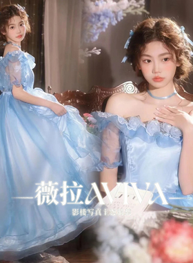 甜美一字肩蓝色婚纱长裙超仙法式公主风在逃公主摄影礼服影楼服装