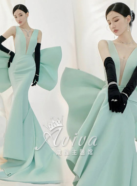 缎面深V领鱼尾礼服影楼主题婚纱