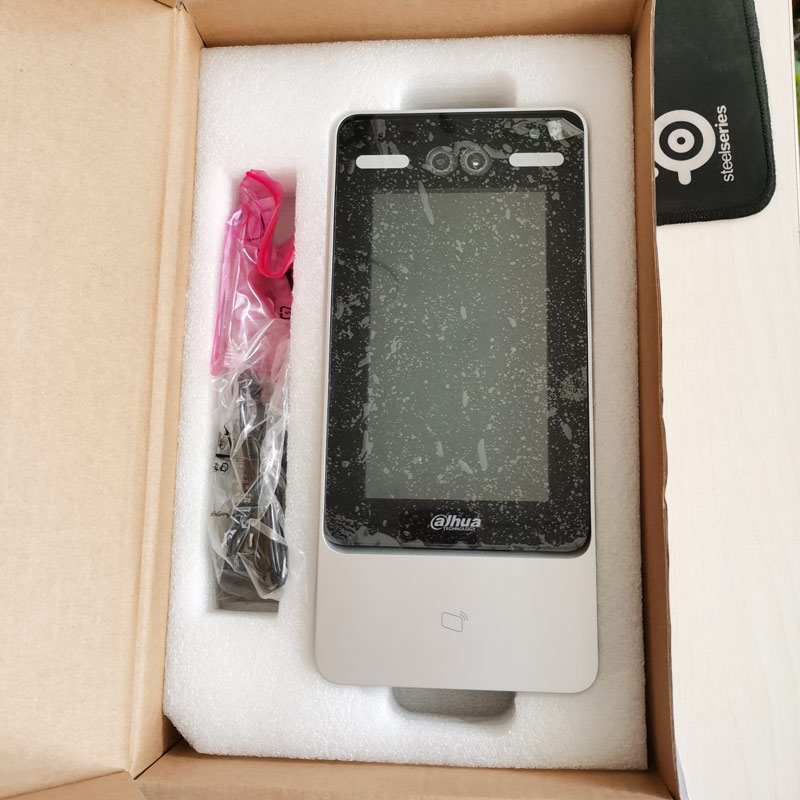 大华7寸人脸门禁一体机